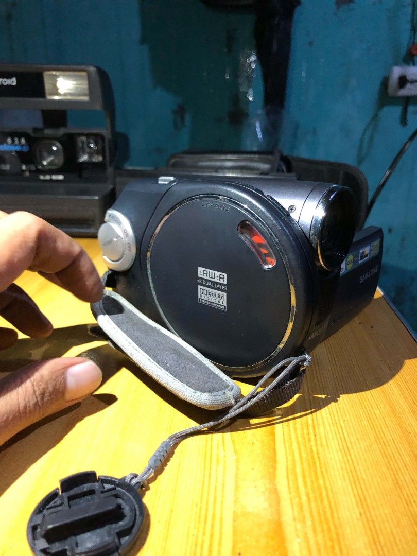 Samsung Digital Camcorder 34x Optical Zoom (Category: Cameras) located in Caloocan City. Submitted by depungok (Listing ID 1460119031, Image 3). Description: Samsung digital camcorder with 34x optical zoom and 2.5" LCD screen. Includes Dolby Digital and lens cap. Perfect for capturing memories, works great!.