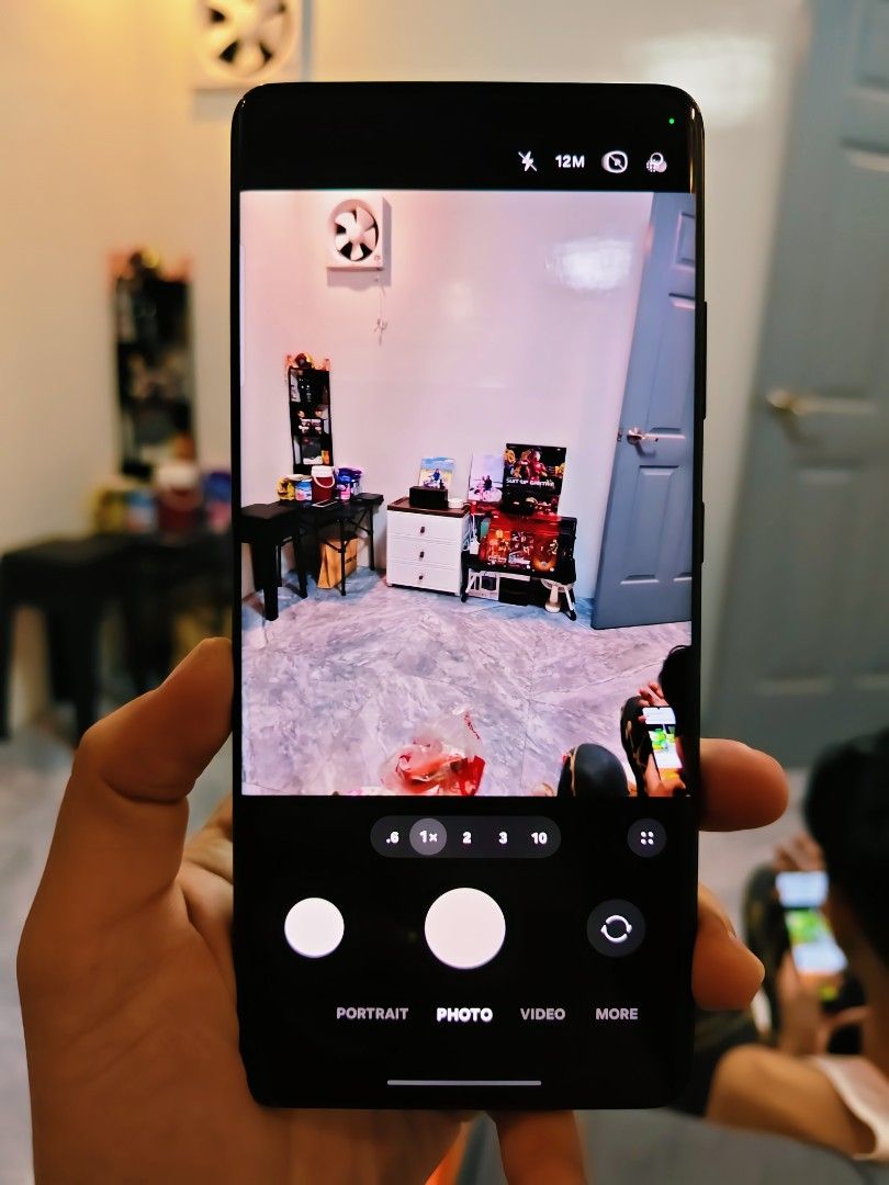 Samsung galaxy s21 ultra 5g (Category: Samsung) located in Manila. Submitted by yhinyhang (Listing ID 1454537677, Image 3). Description: SAMSUNG GALAXY S21 ULTRA 5g Minor issue, 1yr mahigit na ganyan not affected perf as in 12gbram 256gbrom X100 zoom, for moonportrait Display: 6.8-inch Dynamic AMOLED 2X, Curved Quad HD+, 120Hz adaptive refresh rate, 1,500 nits peak brightness. ​Processor: Exynos 2100 ​Rear Cameras: 108MP main (OIS), 12MP ultra-wi