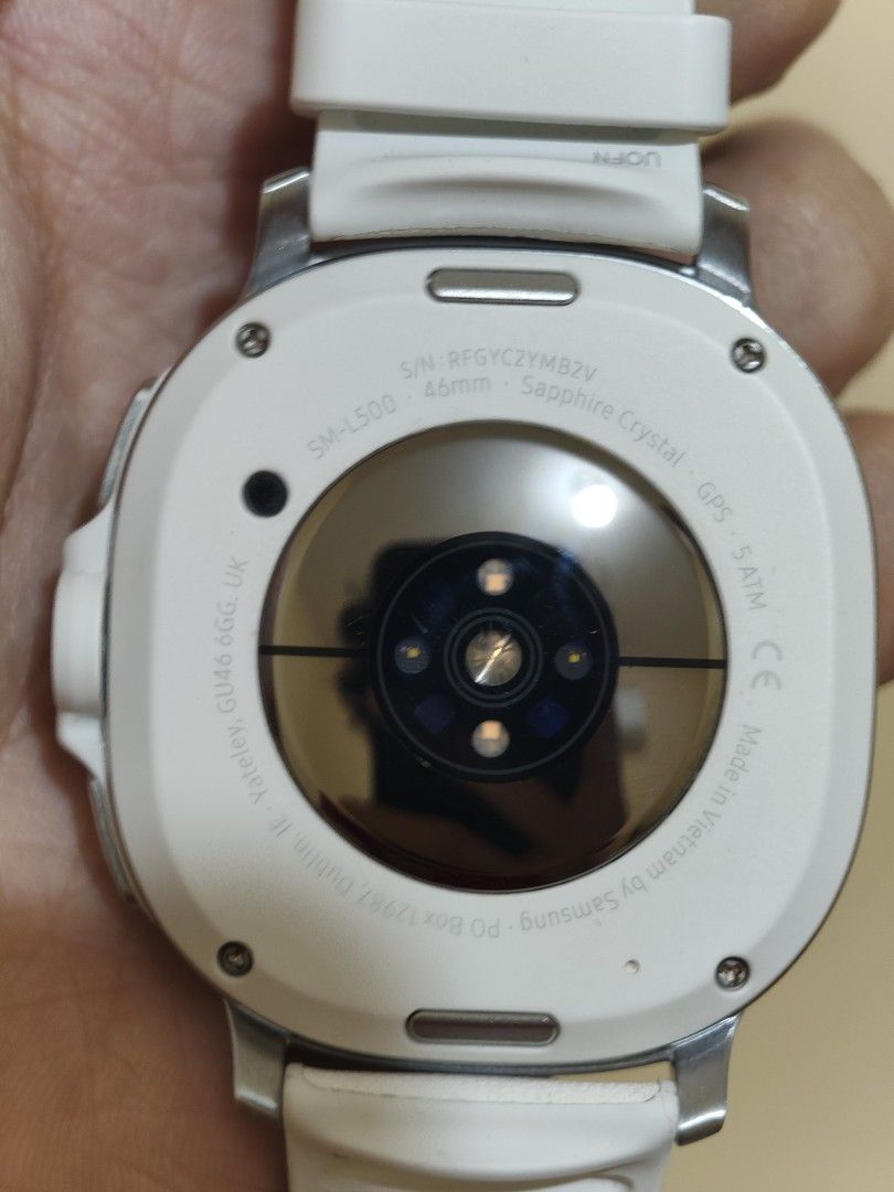 Samsung Galaxy Watch 8 Classic White (Category: Wearables & Smart Watches) located in Manila. Submitted by bartyen (Listing ID 1460143342, Image 2). Description: - Samsung Galaxy Watch 8 Classic White - Model: SM-L500 - Size: 46mm - Features: Sapphire Crystal, GPS - Water Resistance: 5 ATM - 64gb storage -only 2months of use, cleaned everyday - Includes: Original Box, White Strap.