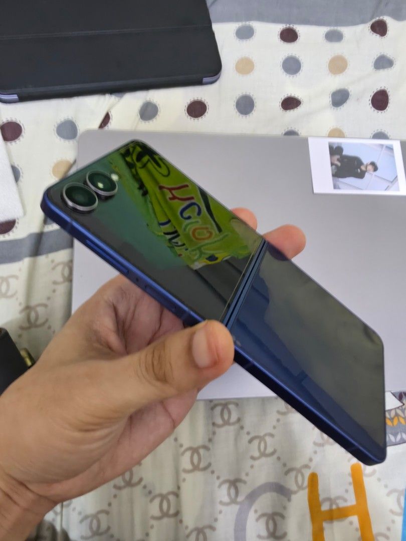 Samsung Galaxy Z Flip 7 512gb (Category: Samsung) located in Marikina City. Submitted by fredator06 (Listing ID 1460212149, Image 3). Description: Samsung Galaxy Z Flip 7 For sale Color Blue Shadow 12gb RAM , 512GB Sstorage Openline and Local Unit NTC complete with box Cable Cases screen protected back and front has signs of usage minor paint chip please see photos bought around July 2025 NO ISSUE NEVER REPAIRED Minsan lang nagagamit. only for mo