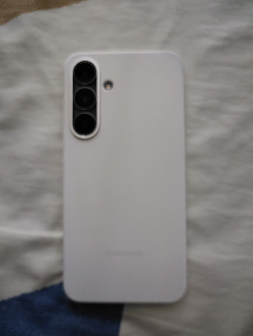 SAMSUNG S25 FE (Category: Samsung) located in Makati City. Submitted by nicejed02 (Listing ID 1460107115, Image 3). Description: RUSH SALE 18K FIXED RUSH SALE 18K FIXED SAMSUNG GALAXY S25 FE 128GB/8GB NAVY COLOR INCLUSION: SAMSUNG SILICONE CASE SAMSUNG ANTI REFLECTING FILM INSTALLED LIKE NEW NO ANY ISSUE NOT UNDER ANY FINANCE ANTIPOLO THANK YOU .