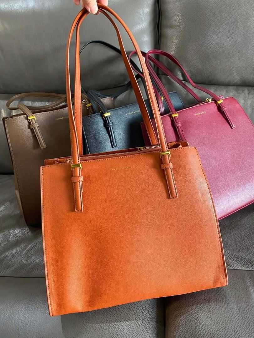 Sansa Tote Bag (Category: Tote Bags) located in Manila. Submitted by chic.collectivemnl (Listing ID 1460280088, Image 1). Description: .