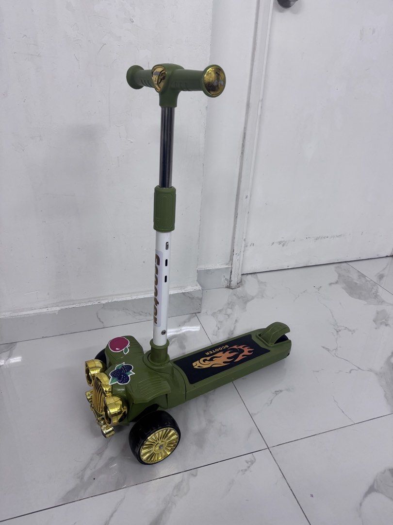 Scooter kids （分類：運動與體育 -溜冰鞋，旱冰鞋和滑板車）位於 Hong Kong。 由 vastcat.456 提交（商品編號 1460213657，圖片 2）。簡介： 。