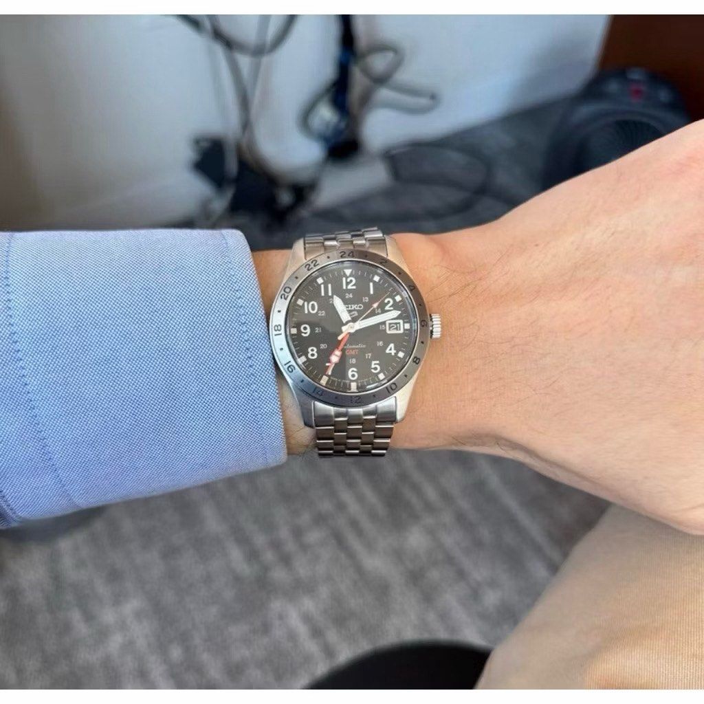 Seiko GMT SSK023 (Category: Men's Watches) located in Las Pinas. Submitted by watchdistrictph (Listing ID 1460238843, Image 2). Description: •Brand new •Original / Authentic •Complete with hang tag, guarantee booklet/card and box •3-year warranty 📌Payment Methods: Credit Cards, Bank Transfers BPI, BDO, GCASH 📌Shipping: LBC -COD/COP, Lalamove/Grab within MM 📌Meet up: SM Southmall, ATC, Festival Mall, Evia Mall, Bacoor Blvd, ONE MALL Valenzuela,
