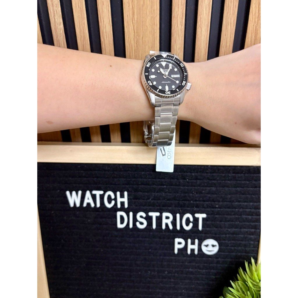 Seiko Sports SRPK29 (Category: Men's Watches) located in Las Pinas. Submitted by watchdistrictph (Listing ID 1460236366, Image 3). Description: •Brand new •Original / Authentic •Complete with hang tag, guarantee booklet/card and box •3-year warranty 📌Payment Methods: Credit Cards, Bank Transfers BPI, BDO, GCASH 📌Shipping: LBC -COD/COP, Lalamove/Grab within MM 📌Meet up: SM Southmall, ATC, Festival Mall, Evia Mall, Bacoor Blvd, ONE MALL Valenzue