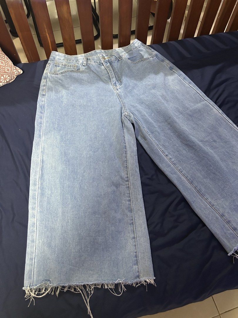 SHEIN Cropped Jeans (Category: Jeans) located in Manila. Submitted by curatedbyelvynna (Listing ID 1460166760, Image 3). Description: Kindly check all photos for the exact/actual measurements. No when worn, no ‘more photos’. All photos are posted, what you see is what you’ll get. Please note that my items are preloved, it is likely that there will be signs of light wear in general. Last price posted 💯 No more haggling. All items are reasonably p