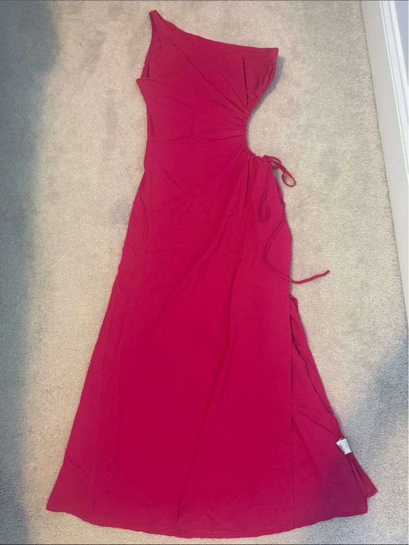One Shoulder Cutout Drawstring Side Split Thigh Maxi Dress (Category: Dresses) located in Manila. Submitted by _bellepepper (Listing ID 1460254469, Image 2). Description: 📌 Selling this cut out dress from Shein - Asymmetric neckline with one-shoulder strap - Gathered / ruched cut-out detail along the side waist - Adjustable yung drawstring nya so it can fit well up to medium (I’m medium sized and fit sa akin) - Color may vary due to light - Size