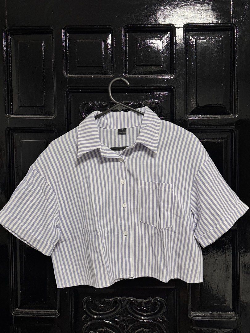 SHEIN Purple Stripes Boxy Crop Top (Category: Others Tops) located in Manila. Submitted by lavenderguava68 (Listing ID 1460224136, Image 1). Description: Used once! 💜 Super nice nito like linen. But doesn't compliment my body shape. Small on tag. :) Can fit medium..