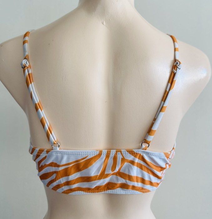 shein Swimtop L 36C/38Bc (Category: Bikinis & Swimsuits) located in San Jose. Submitted by 99ners (Listing ID 1460183872, Image 3). Description: .