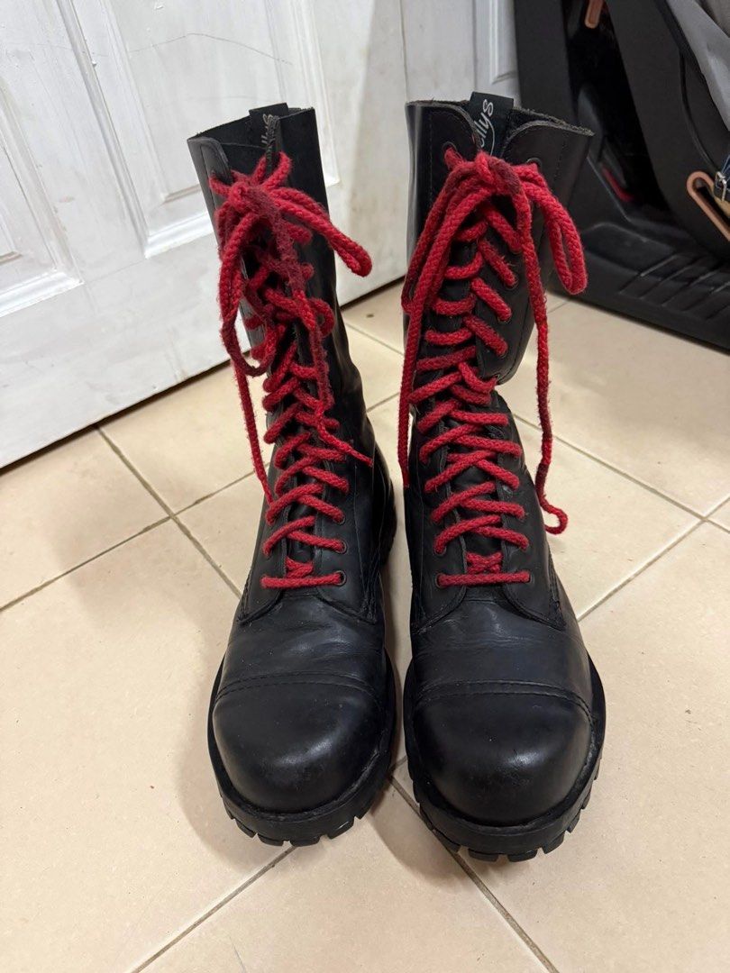 Shellys Boots (Category: Boots) located in Dungun. Submitted by jaa_afizal (Listing ID 1460265237, Image 1). Description: Tapak dah jahit keliling. Harga fix siap pos dan tiada COD.