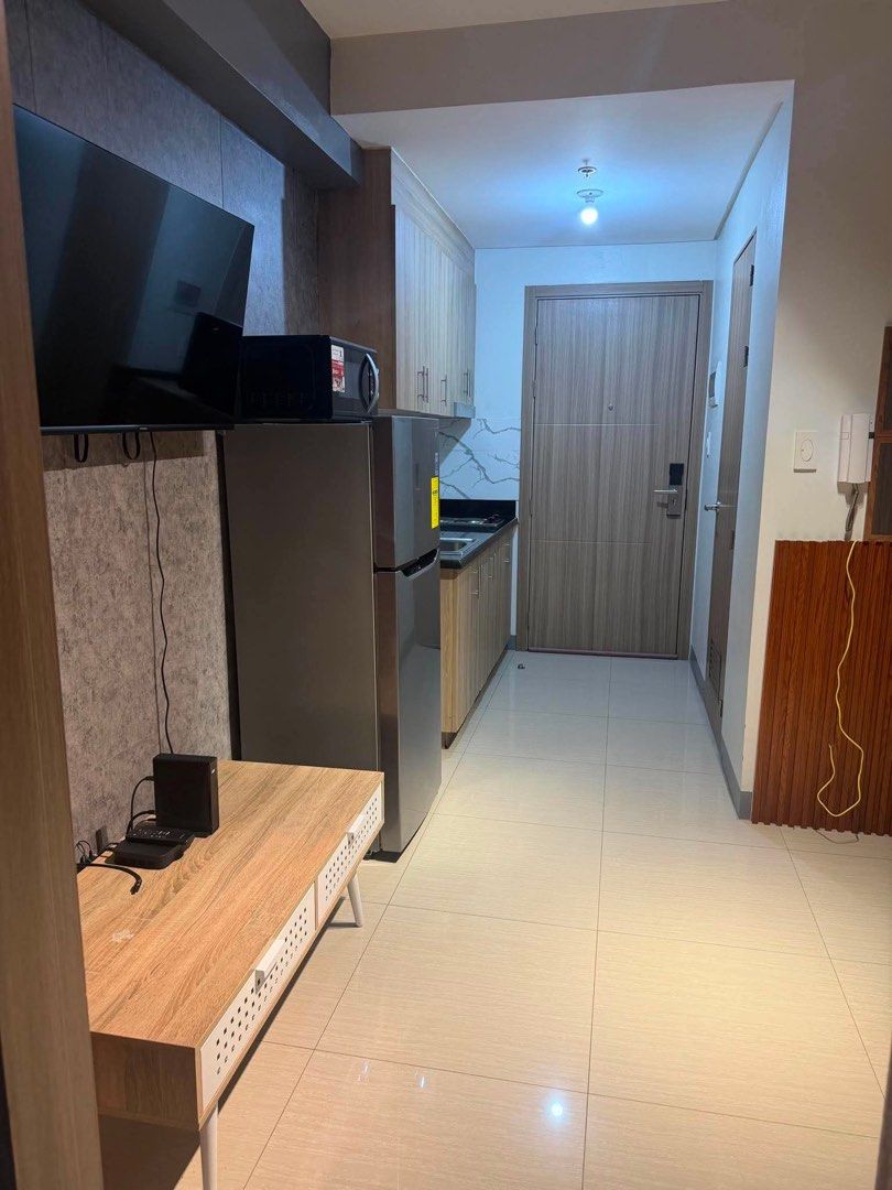 Shore 2 Tower 2 - 1 Bedroom Unit (Category: Apartments & Condos) located in Paranaque City. Submitted by aaadiz11 (Listing ID 1460213041, Image 1). Description: 1 Bedroom Unit with Balcony Clean title Available for viewing .
