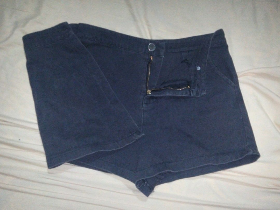 Short Black Skort (Category: Skirts) located in Cebu City. Submitted by nique.kuan (Listing ID 1460284955, Image 1). Description: Has minimal fade of a black fabric. Has 2 pockets. Fits 24 inch waist. MOP: GCash/BPI.