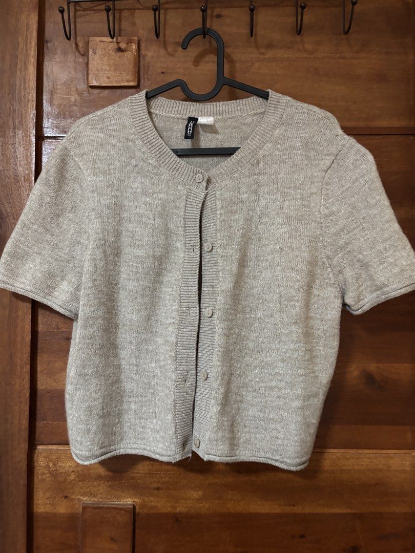 Short Sleeve Cropped Cardigan (Category: Others Tops) located in Trece Martires City. Submitted by decluttercloset_niks (Listing ID 1460300337, Image 1). Description: •used once, no issues 📍 Trece Martires, Cavite 💸 MOP: GCash / Metrobank 🛵 MOD: Lalamove • Pay first — buyer shoulders the delivery fee. • For clothes, I do next-day delivery so I can properly prepare your order before sending it out. .