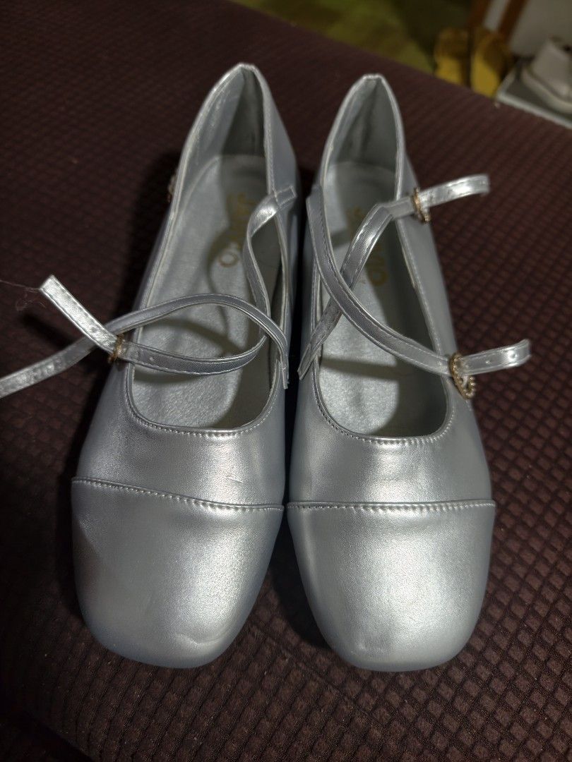 Silver Mary Jane Shoes with Strap and Buckle (Category: Flats & Sandals) located in Cavite. Submitted by drdct91 (Listing ID 1460177962, Image 1). Description: - Chic silver Mary Jane shoes - Features a secure strap with buckle closure - Durable, sturdy sole for comfort and stability - Ideal for parties, events, and special occasions - Presented in a box with protective tissue paper - Feel free to ask any questions!.