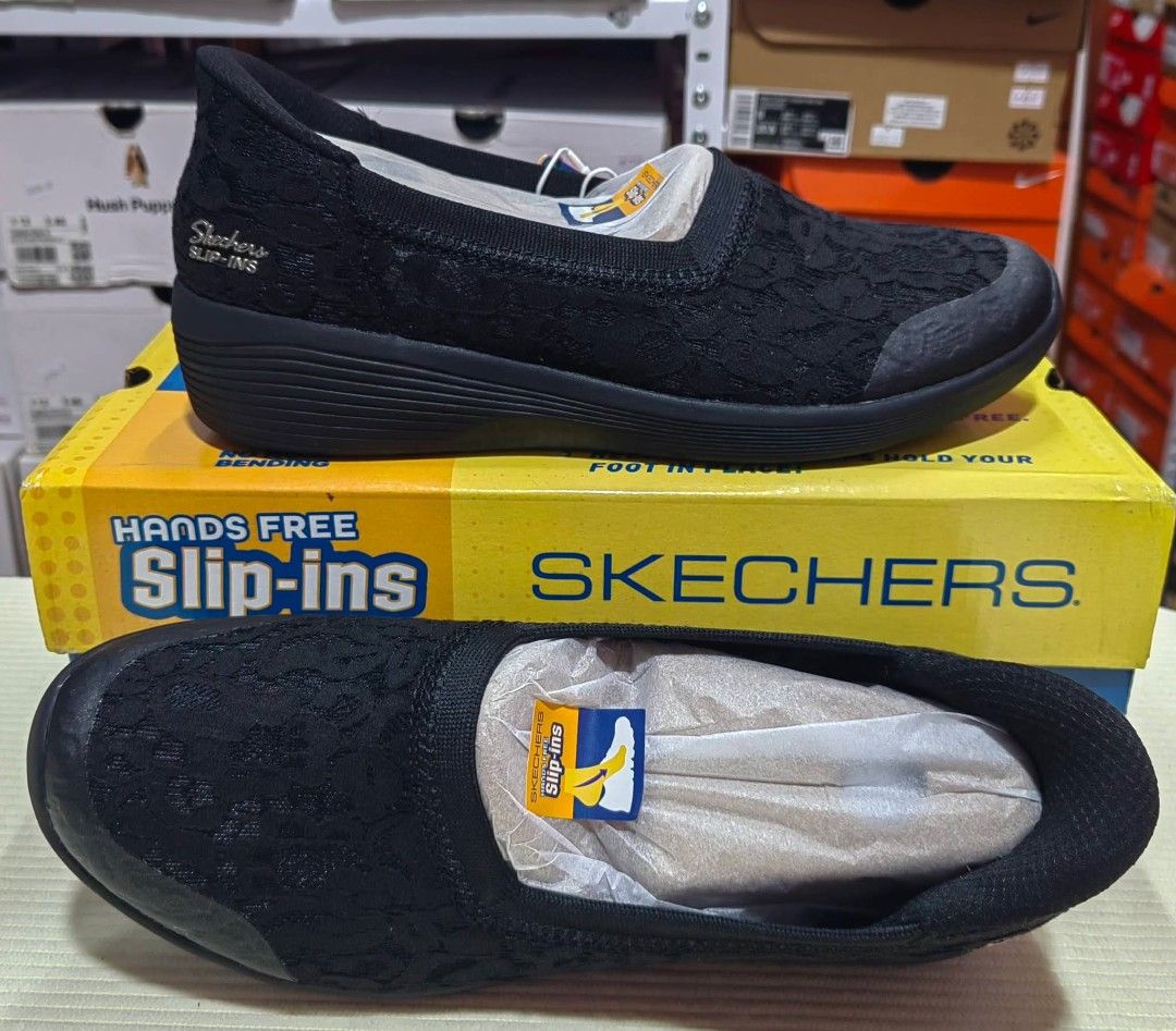 Skecher Arya Stunning (Category: Flats & Sandals) located in Muntinlupa City. Submitted by jcualquera (Listing ID 1460212211, Image 2). Description: 💯Percent Skech Arya-So Stunning Color: black✅ shipped agad2x Size: Womens US6/EU36/23cm US7/EU37/24cm Price: 2850+sf from 4395 gcsh bank transfer.