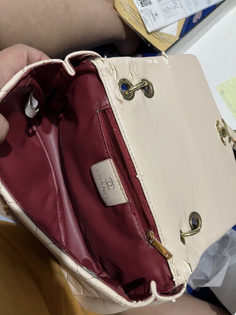 Sling bag (Category: Cross-body Bags) located in Mandaluyong City. Submitted by bernz_10 (Listing ID 1460150043, Image 3). Description: .