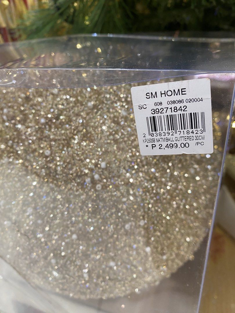 SM HOME Giant Christmas Ball (Category: Other Home Decor) located in Quezon City. Submitted by wearhouze (Listing ID 1460196538, Image 2). Description: .