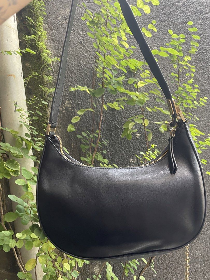 Small shoulderbag (Category: Shoulder Bags) located in Cagayan de Oro. Submitted by kawaii_67trifted (Listing ID 1460140750, Image 2). Description: .