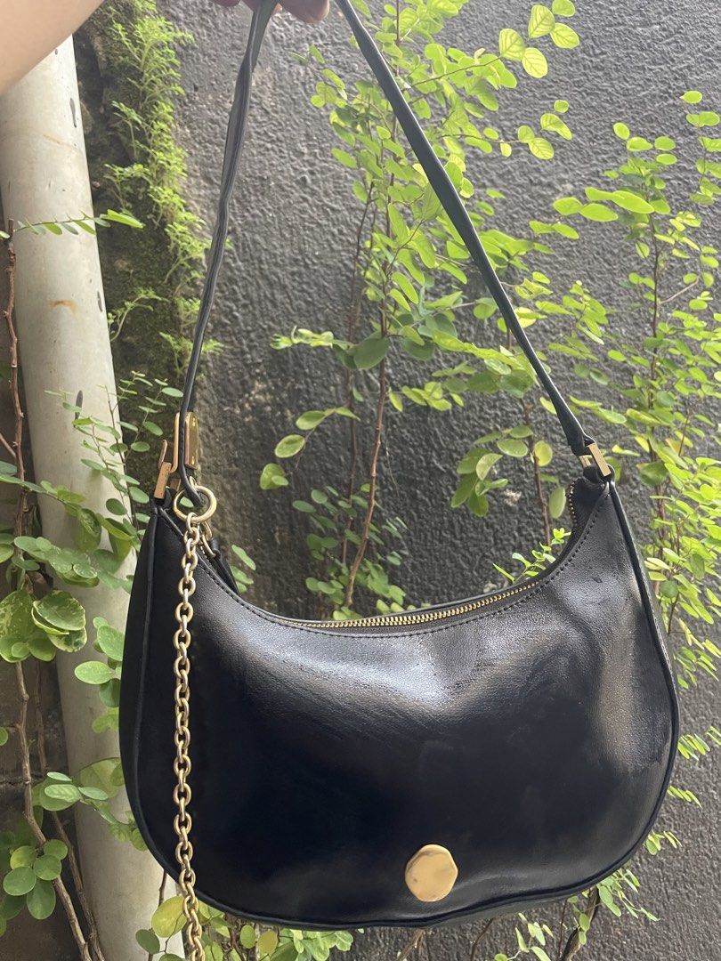 Small shoulderbag (Category: Shoulder Bags) located in Cagayan de Oro. Submitted by kawaii_67trifted (Listing ID 1460140750, Image 1). Description: .