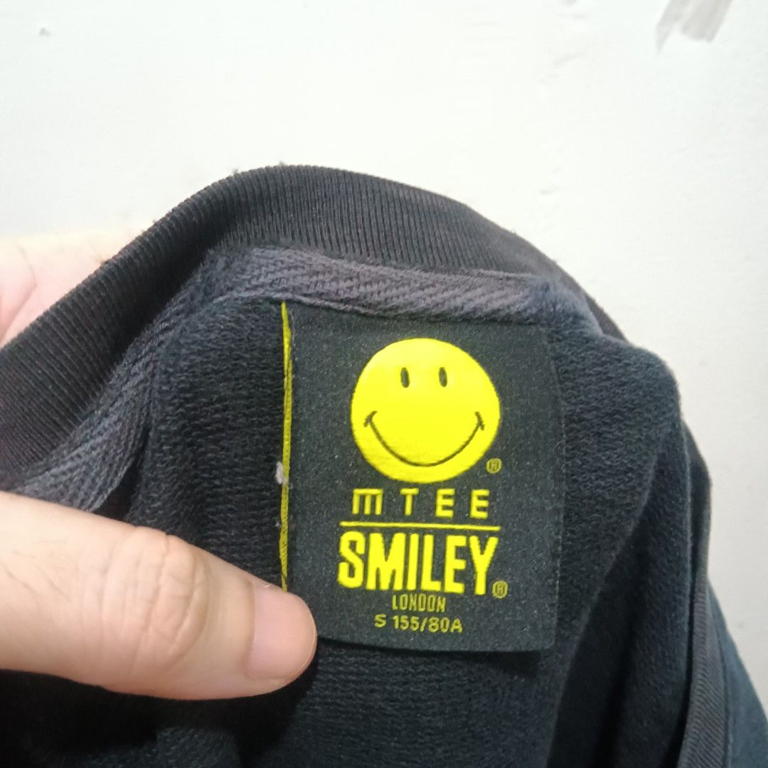 SMILEY x MTEE Collab Shirt (Category: Tshirts & Polo Shirts ) located in Quezon City. Submitted by jaychingsss (Listing ID 1460203424, Image 2). Description: Smiley x Mtee Collab Shirt - 100 21x26 Complete Tags Color Rate: 9.5/10 Embroidered and Rubber Design NEED WASH.