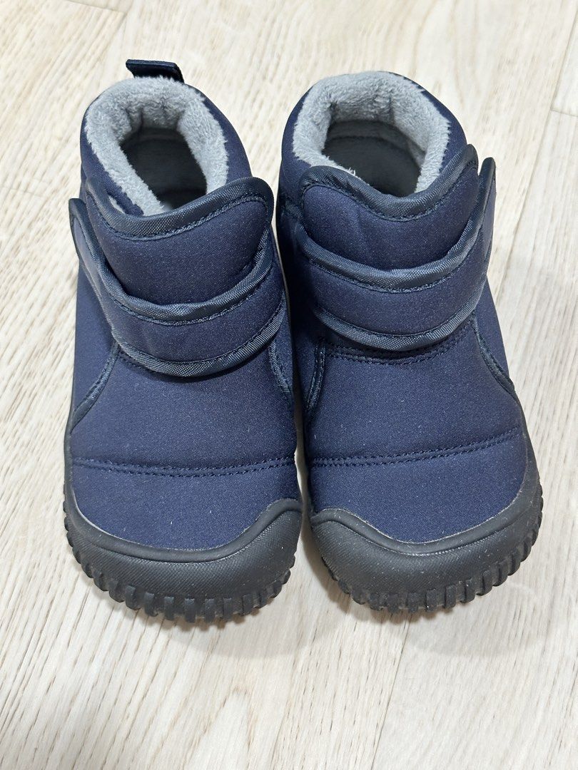 Snow boots (Category: Babies & Kids Fashion) located in Paranaque City. Submitted by therosiescatalogue (Listing ID 1460280701, Image 1). Description: Euro 23 approx 15cm Used once Navy blue .