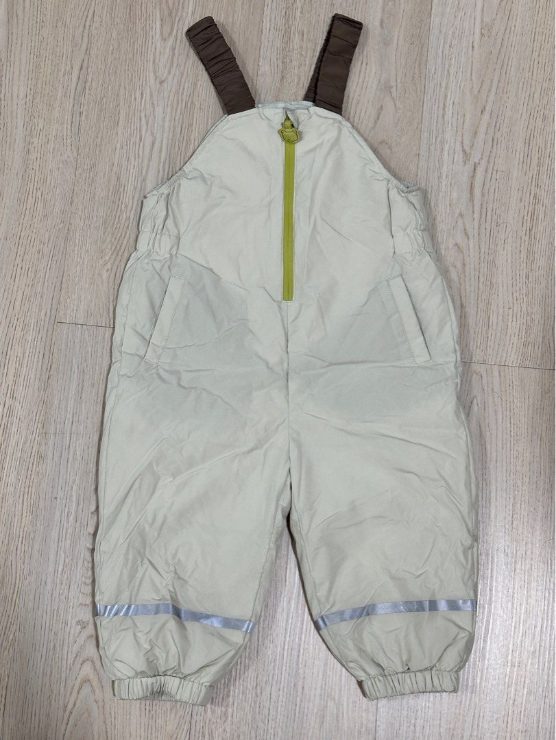 Snow suit/ winter suit (Category: Babies & Kids Fashion) located in Paranaque City. Submitted by therosiescatalogue (Listing ID 1460279202, Image 1). Description: - Water-repellent down pants for kids - Ideal for winter weather - Features reflective strips at the bottom for visibility - Zipper front with adjustable straps for a comfortable fit - Brand: mini bala bought in Shein - Made in China Used once 18-24 months .