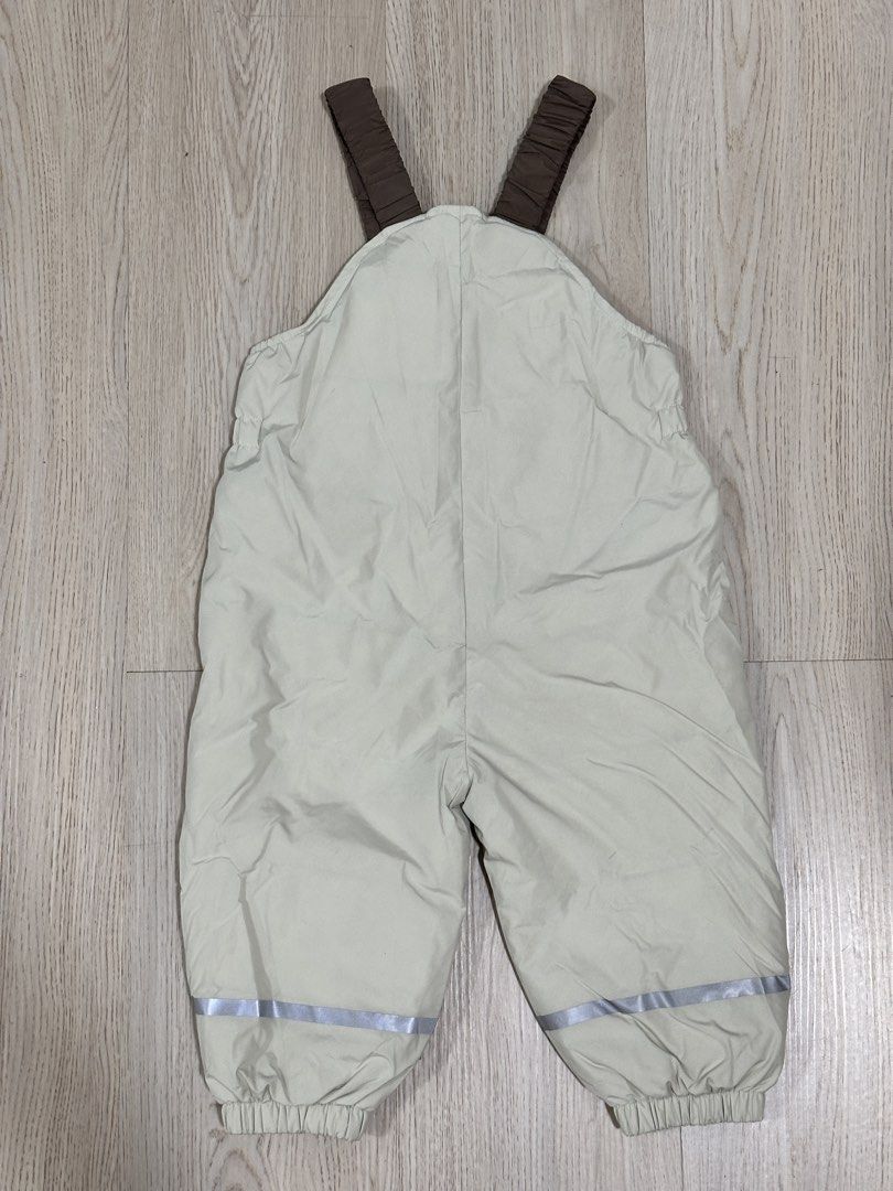 Snow suit/ winter suit (Category: Babies & Kids Fashion) located in Paranaque City. Submitted by therosiescatalogue (Listing ID 1460279202, Image 3). Description: - Water-repellent down pants for kids - Ideal for winter weather - Features reflective strips at the bottom for visibility - Zipper front with adjustable straps for a comfortable fit - Brand: mini bala bought in Shein - Made in China Used once 18-24 months .