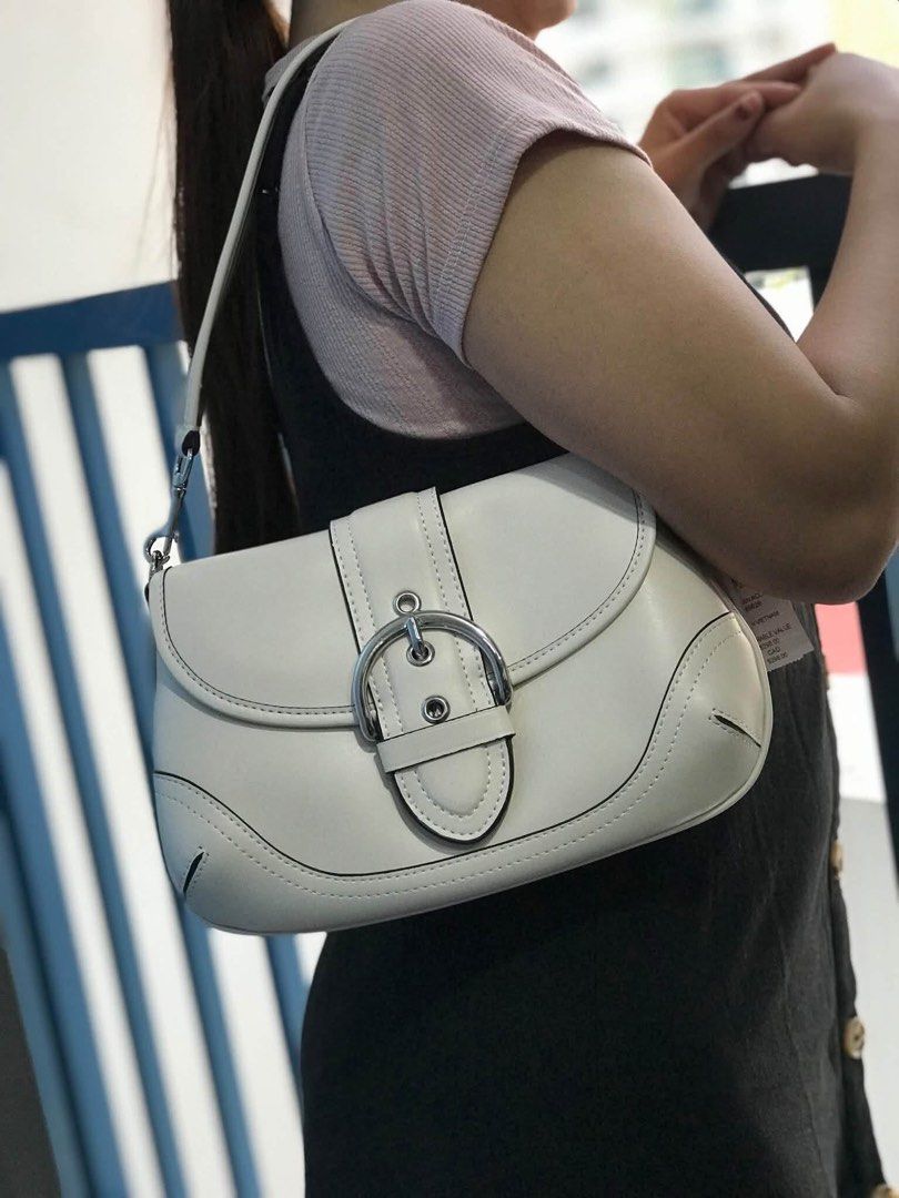Soho Bag in Diff Colors (Category: Shoulder Bags) located in Manila. Submitted by bagislifeshop (Listing ID 1460238544, Image 1). Description: .