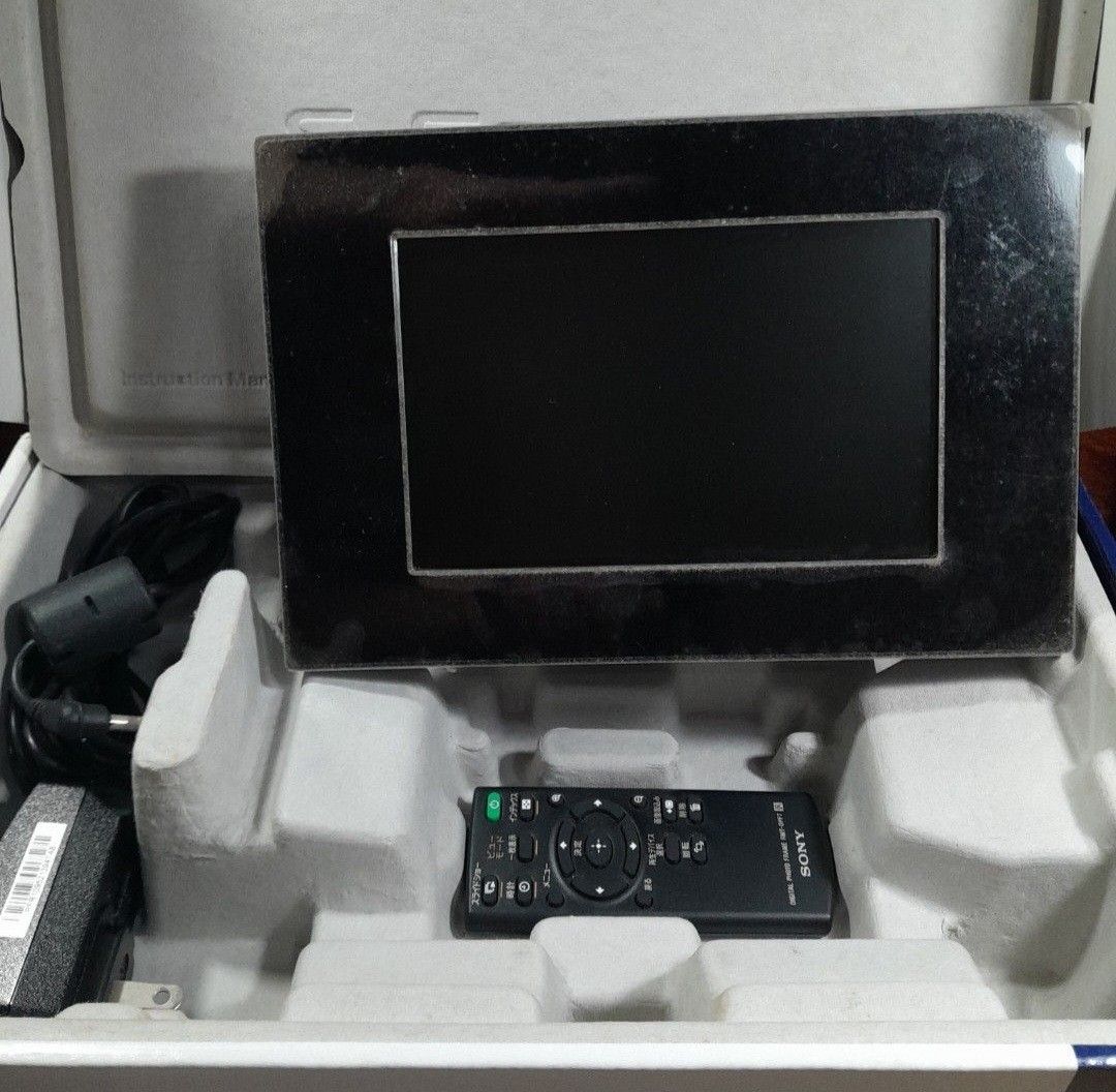 SONY Digital Photo Frame DPFA73 (Category: Other Photography Accessories) located in Las Pinas. Submitted by 84vintage (Listing ID 1460233362, Image 1). Description: Specifications: LCD Screen Resolution WQVGA 480 x 234 Actual Viewing Area Size 138.5 x 86.6mm LCD Panel Size 7" Aspect Ratio 16:10 Compatible Image Format RAW, SRF, SR2, ARW, BMP 1, 4, 8, 16, 24, 32bit Windows format JPEG DCF Ver2.0, Exif Ver2.21 TIFF Exif Ver. 2.21 Internal Memory A