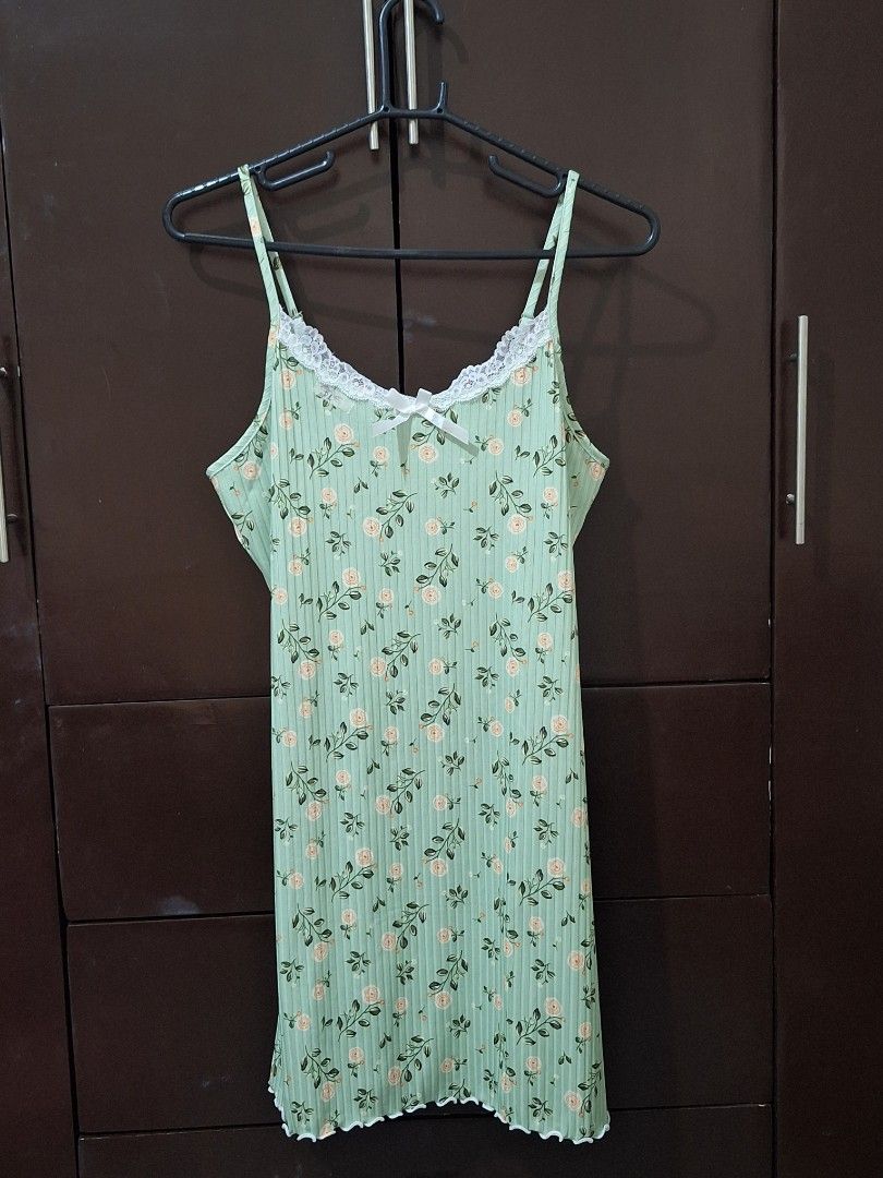 Spag Dress Shein (Category: Undergarments & Loungewear) located in Manila. Submitted by palm07 (Listing ID 1460179478, Image 1). Description: B 17 Stretchable L 32 with adjustable strap.