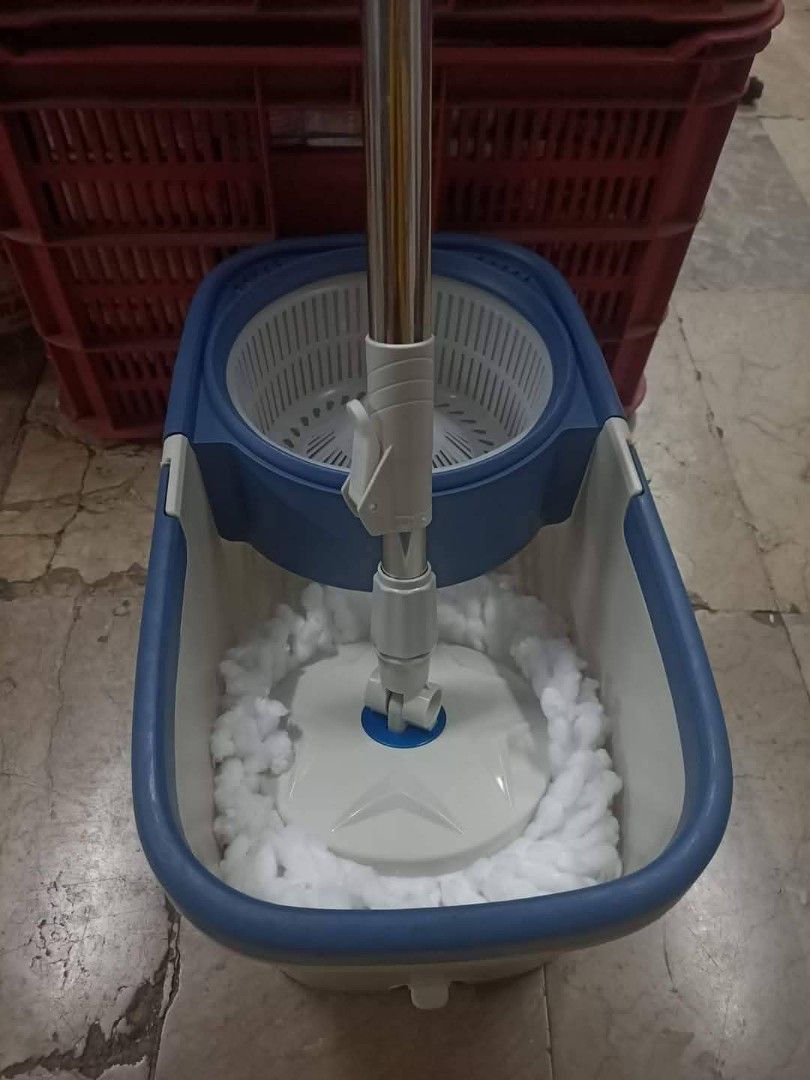 SPIN MOP TORNADO MOP FLOOR CLEANING MOP (Category: Cleaning Tools & Supplies) located in Quezon City. Submitted by miriamreyes006 (Listing ID 1460157500, Image 1). Description: SPIN MOP TORNADO MOP FLOOR CLEANING MOP SIZE: BIG BRAND NEW‼️ BRAND NEW ‼️ Php 350.00 ONLY.