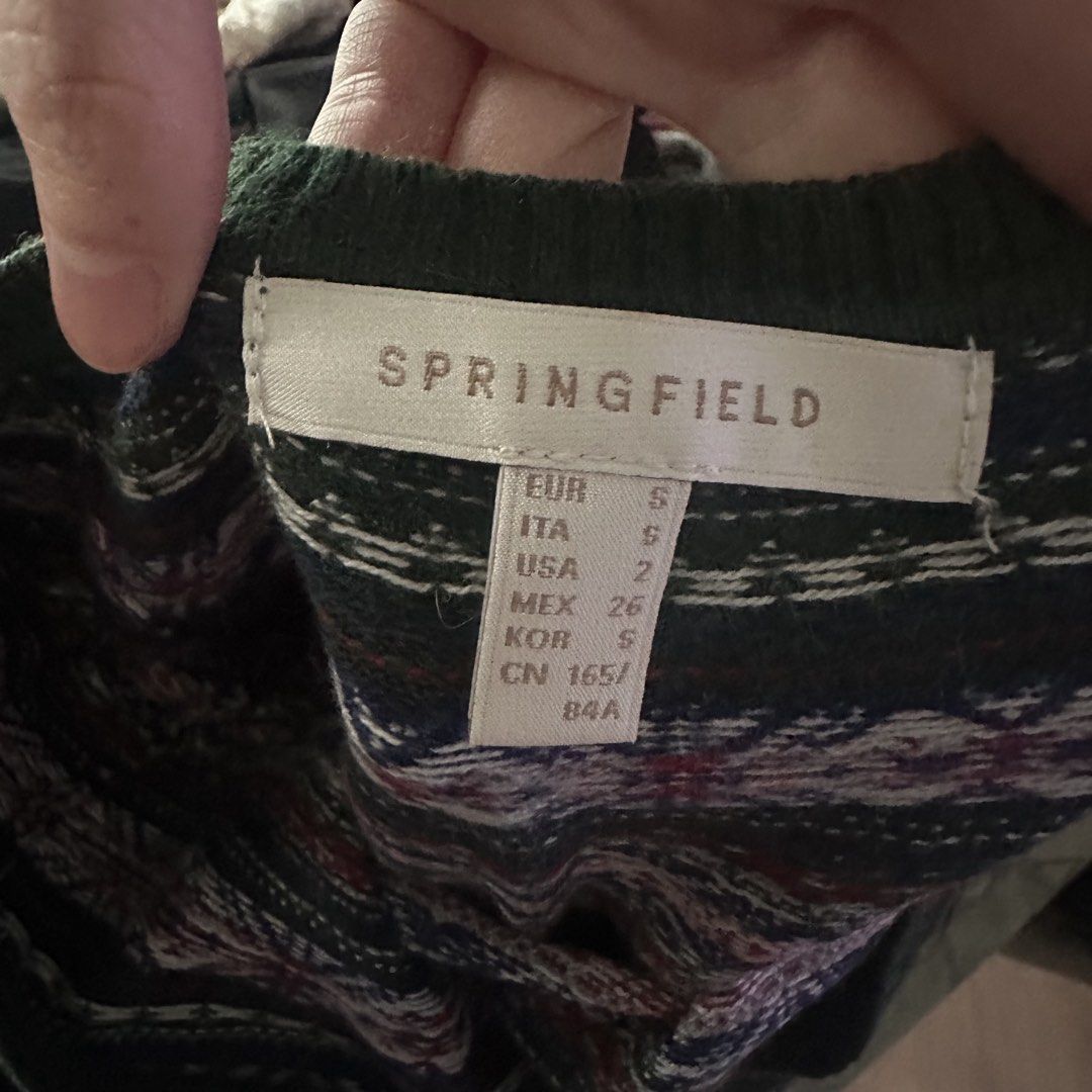 Springfield green sweater (Category: Coats, Jackets and Outerwear) located in Pasig City. Submitted by ynahperez (Listing ID 1460217644, Image 2). Description: .