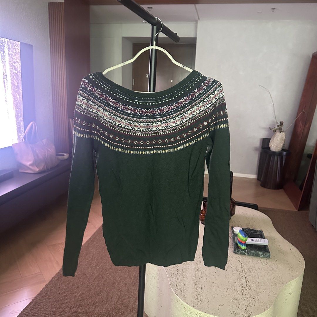 Springfield green sweater (Category: Coats, Jackets and Outerwear) located in Pasig City. Submitted by ynahperez (Listing ID 1460217644, Image 3). Description: .