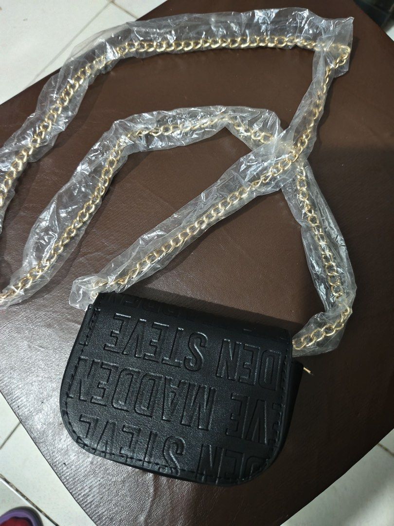 Steve Madden Card wallet sling (Category: Wallets & Card holders) located in Cavite. Submitted by littlesweetshop (Listing ID 1460145805, Image 2). Description: Mop gcash Plus sf.