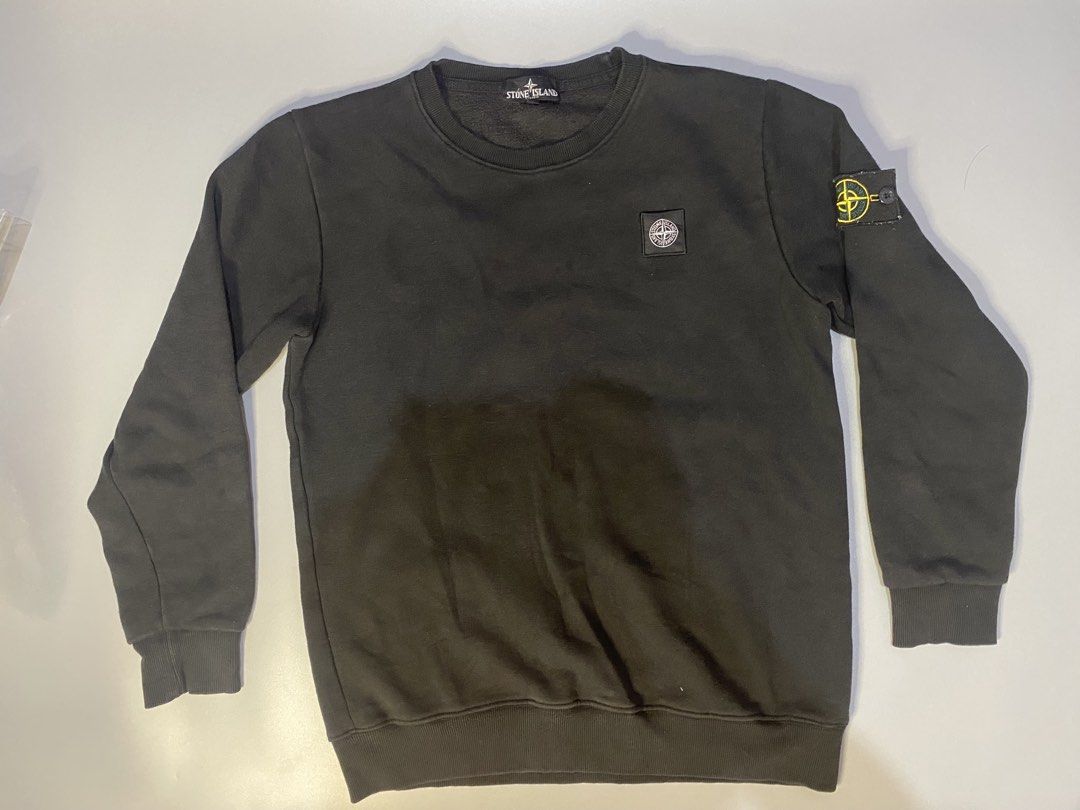 Stone Island Crewneck Sweatshirt (Category: Coats, Jackets and Outerwear) located in Manila. Submitted by syke.archiveorg (Listing ID 1460142459, Image 1). Description: - Authentic Stone Island black crewneck sweatshirt - Features the iconic Stone Island compass badge on the sleeve - Additional compass badge detail on the chest - Classic and comfortable crewneck design - Ideal for everyday casual wear.