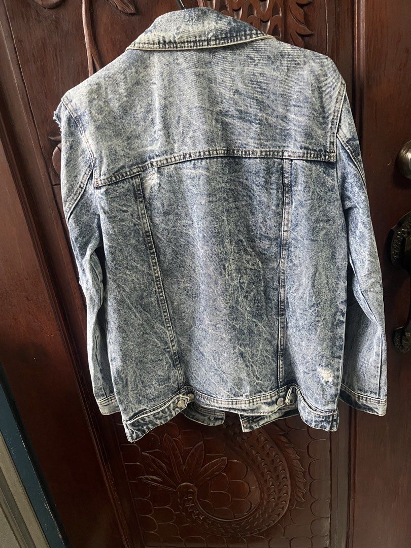 Stradivarius Acid Wash Distressed Denim Jacket (Category: Coats, Jackets and Outerwear) located in Quezon City. Submitted by shopaholics.31 (Listing ID 1460194434, Image 3). Description: - Stradivarius acid wash denim jacket - Distressed look with rips and fading - Button-up front - Two chest pockets - Size M .