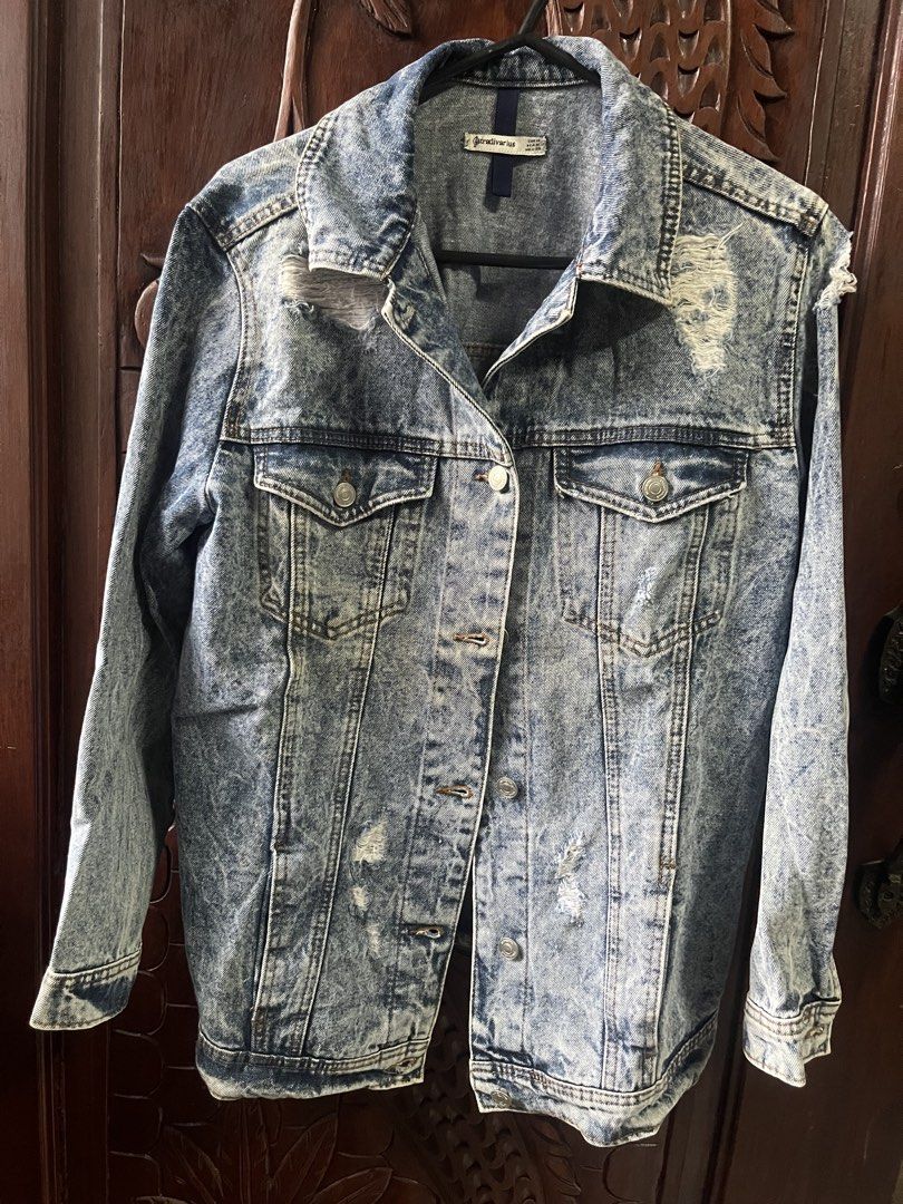 Stradivarius Acid Wash Distressed Denim Jacket (Category: Coats, Jackets and Outerwear) located in Quezon City. Submitted by shopaholics.31 (Listing ID 1460194434, Image 2). Description: - Stradivarius acid wash denim jacket - Distressed look with rips and fading - Button-up front - Two chest pockets - Size M .
