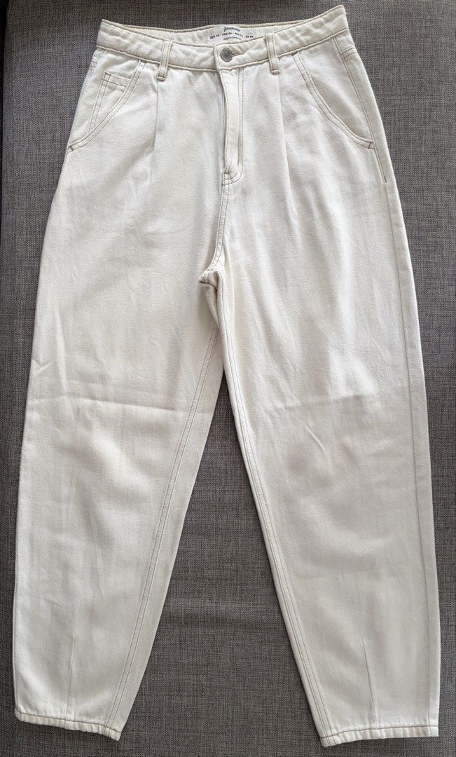 Stradivarius Cream Wide Leg Jeans (Category: Jeans) located in Quezon City. Submitted by snoopiii (Listing ID 1460174922, Image 1). Description: RFS: Decluttering.