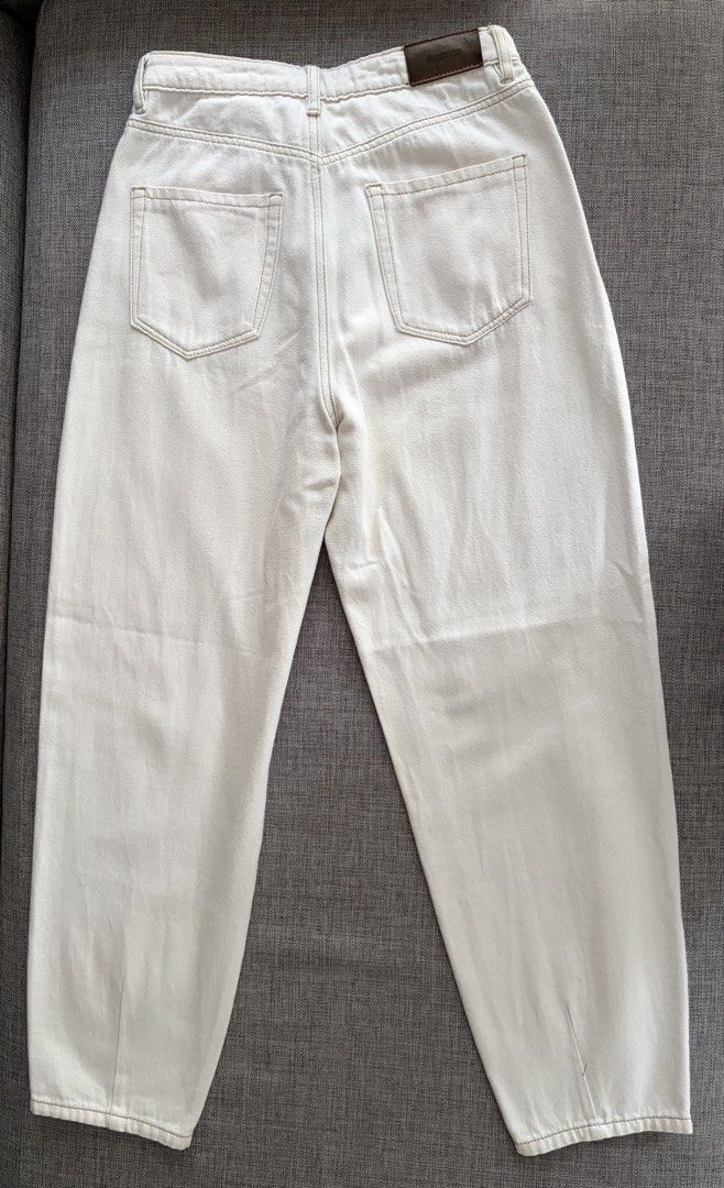 Stradivarius Cream Wide Leg Jeans (Category: Jeans) located in Quezon City. Submitted by snoopiii (Listing ID 1460174922, Image 2). Description: RFS: Decluttering.