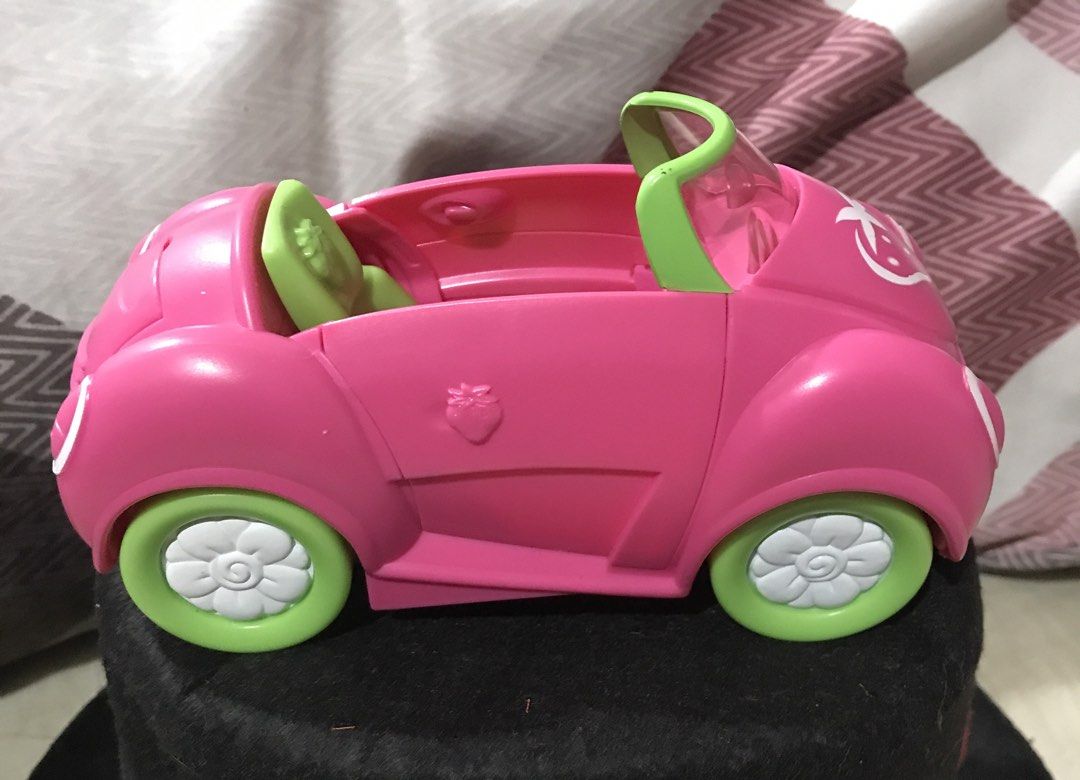 Strawberry Shortcake Car (Category: Kids Toys) located in Cavite. Submitted by lizetteag01493 (Listing ID 1460212033, Image 3). Description: - Strawberry Shortcake adorable pink toy car - Bright green wheels with charming white flower hubcaps - Approximately 6 inches in length (measured with tape measure) - Encourages imaginative play - Ideal size for small hands.