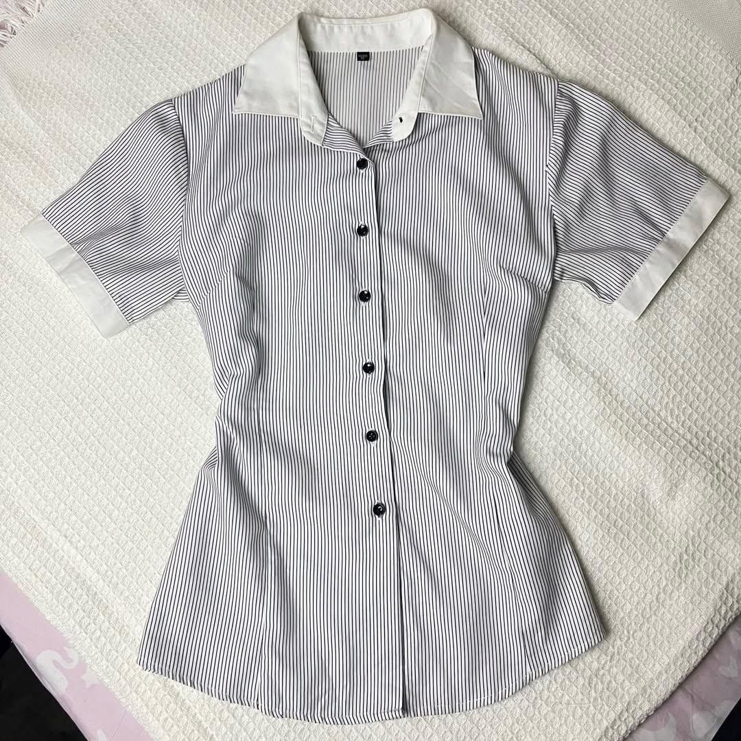 Striped Short Sleeve Blouse with White Collar (Category: Blouses) located in Baler. Submitted by liavelle.thrifty (Listing ID 1460200268, Image 1). Description: Size: Medium Bust: 36" Has minimal issue (see last photo) 9/10.