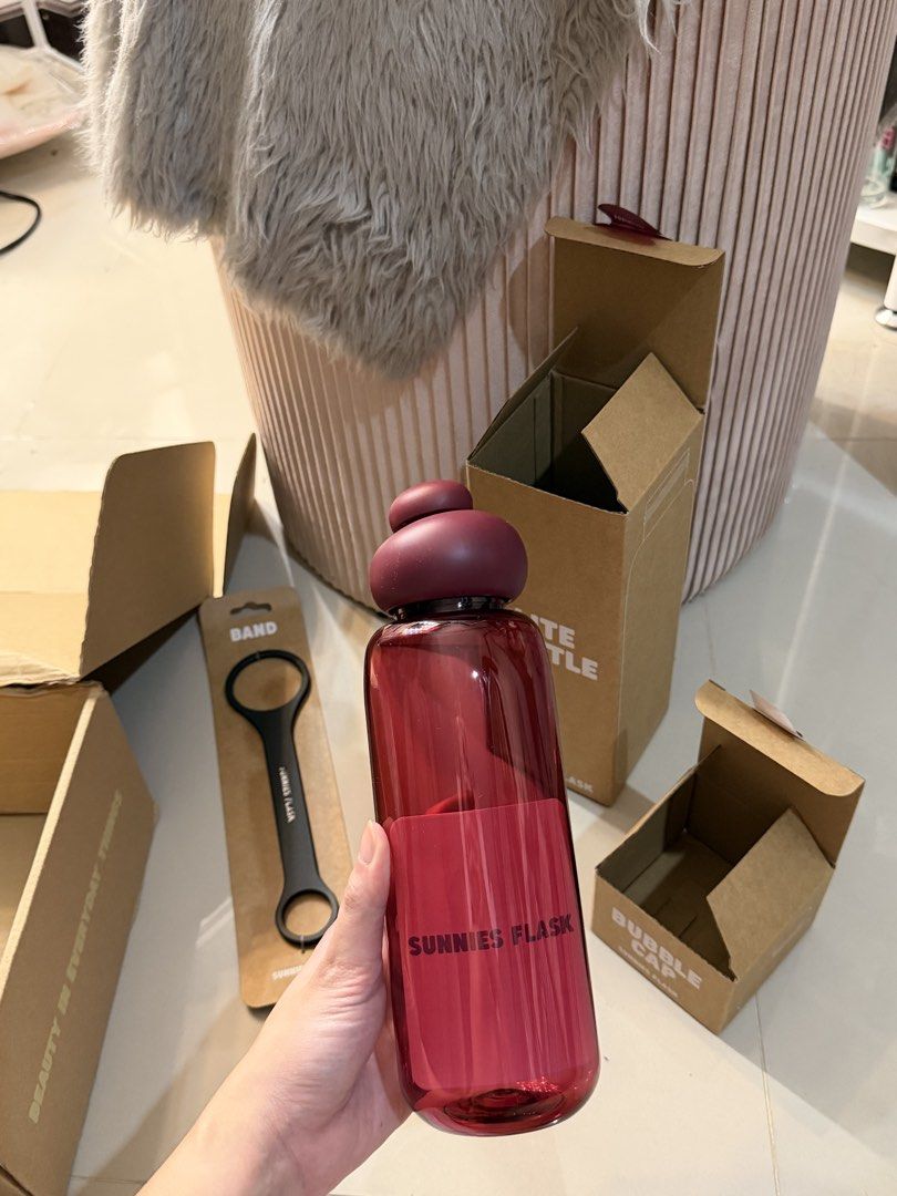 Sunnies Flask (Category: Water Bottles & Tumblers) located in San Pedro. Submitted by hygo.mnl (Listing ID 1460260344, Image 1). Description: Sunnies flask set (these are sold individually) Brandnew, Excess gift.