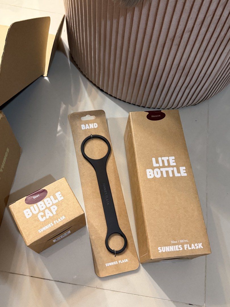 Sunnies Flask (Category: Water Bottles & Tumblers) located in San Pedro. Submitted by hygo.mnl (Listing ID 1460260344, Image 2). Description: Sunnies flask set (these are sold individually) Brandnew, Excess gift.