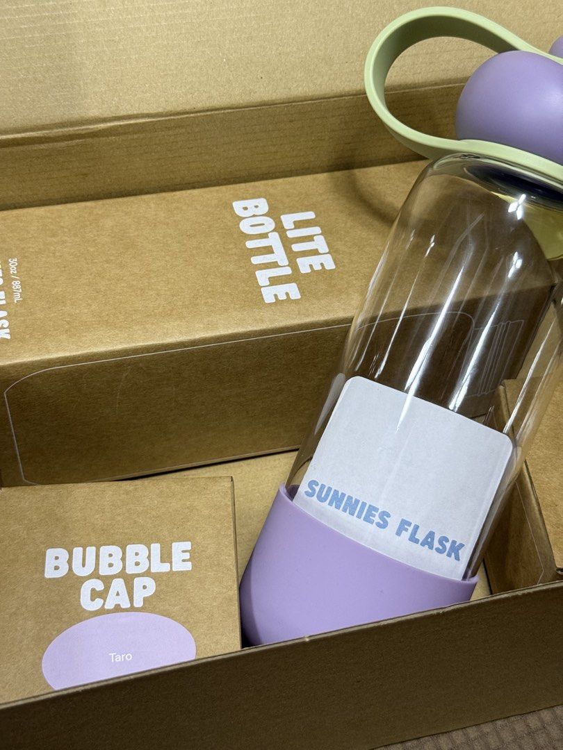 Sunnies Flask Lite Bottle Taro (Category: Water Bottles & Tumblers) located in Manila. Submitted by gabrielpblt (Listing ID 1460227312, Image 3). Description: ✨ SUNNIES FLASK 30 OZ ✨ 🤍 Lite Bottle – Nata 💜 Bubble Cap – Taro 💜 Boot – Taro 💰 ONLY ₱850! ✅ Brand New ✅ Care guide included 🎁 FREE ENGRAVING at Sunnies Shop Malls ✨ Perfect for personal use or as a gift! 📩 PM for inquiries!.