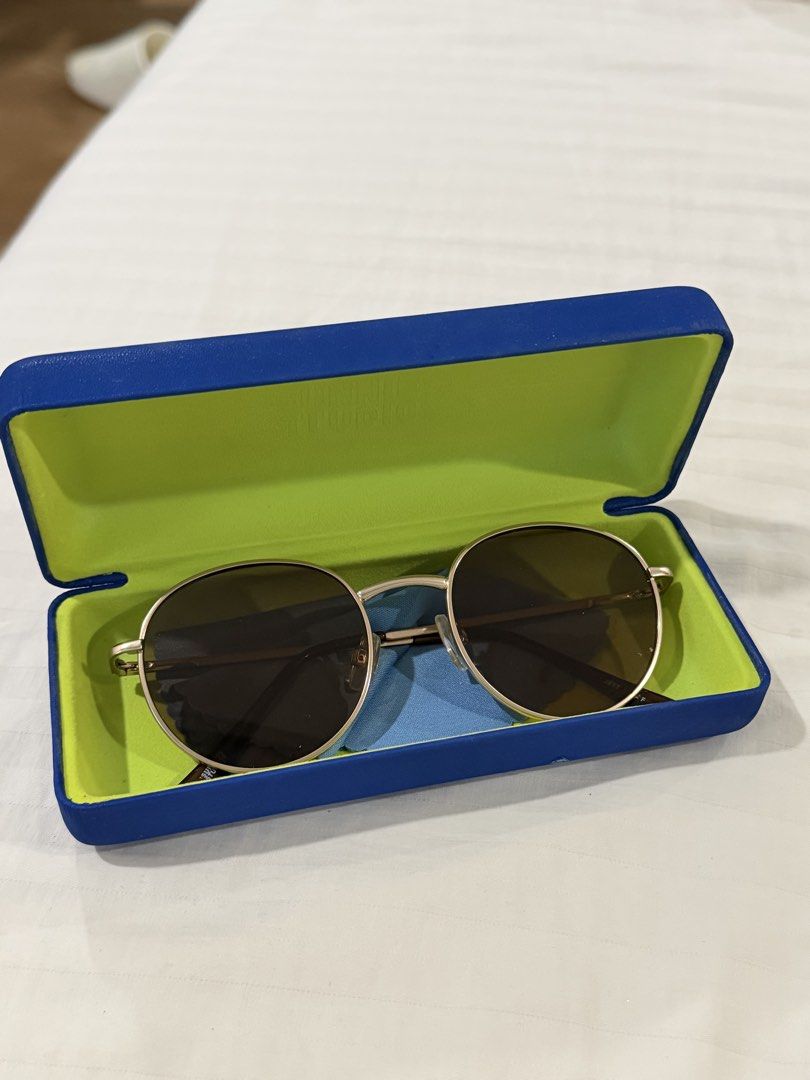 Sunnies Sunglasses (Category: Sunglasses & Eyewear) located in Quezon City. Submitted by myriadtrinkets (Listing ID 1460174454, Image 1). Description: .