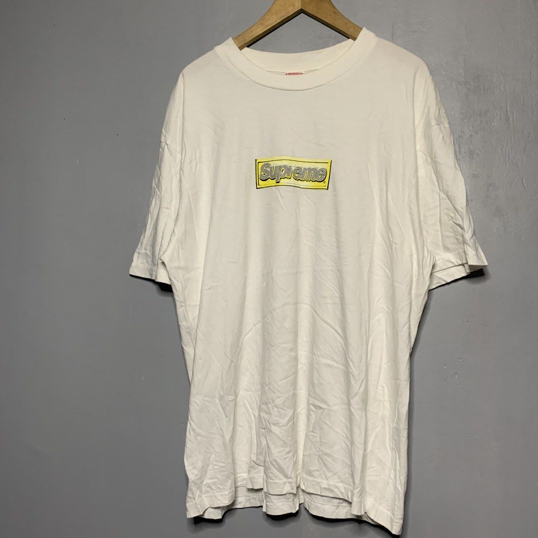 Supreme Box Logo T-shirt White (Category: Tshirts & Polo Shirts ) located in Manila. Submitted by emplysthrift. (Listing ID 1460258131, Image 2). Description: Width "22.5 Length "28 Excellent Condition Colorrate: 9.5/10 Flaws: needwash dirt and yellow stain washable Unli vouch/vc for safe transactions 📲 Location: Laspinas City, Metro Manila, Brngy Talon Uno. 📍 DM IF INTERESTED📥 - White Supreme T-shirt - Features a graphic print on the front - 