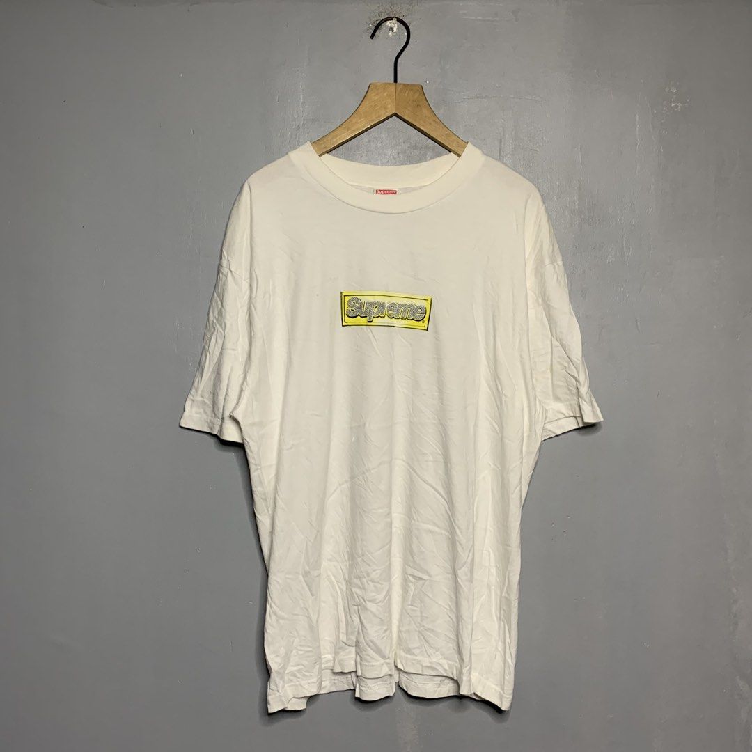 Supreme Box Logo T-shirt White (Category: Tshirts & Polo Shirts ) located in Manila. Submitted by emplysthrift. (Listing ID 1460258131, Image 1). Description: Width "22.5 Length "28 Excellent Condition Colorrate: 9.5/10 Flaws: needwash dirt and yellow stain washable Unli vouch/vc for safe transactions 📲 Location: Laspinas City, Metro Manila, Brngy Talon Uno. 📍 DM IF INTERESTED📥 - White Supreme T-shirt - Features a graphic print on the front - 