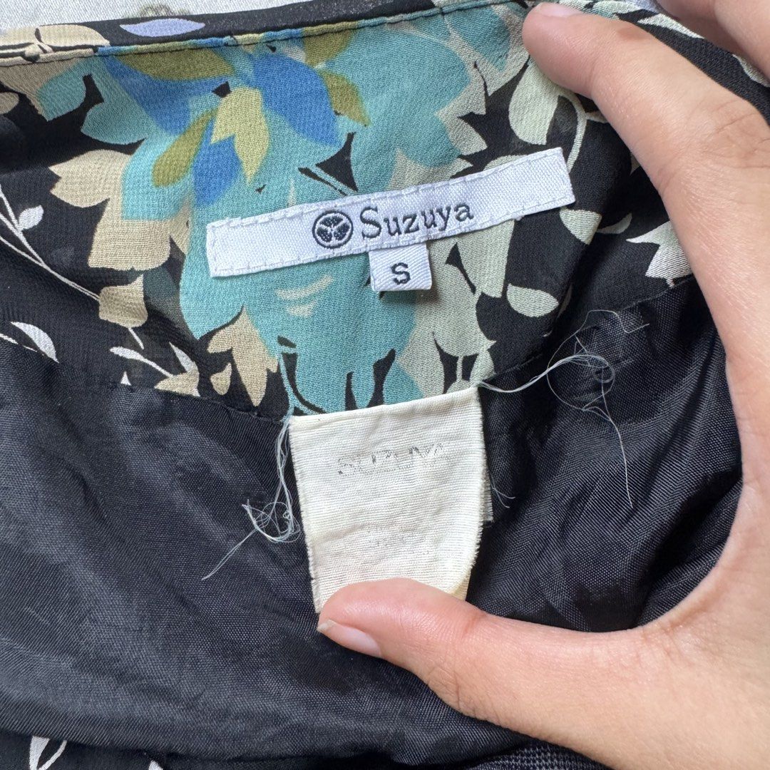 suzuya floral black skirt (Category: Skirts) located in Calamba. Submitted by falzones (Listing ID 1460119214, Image 3). Description: with runs and holes (can be fixed) s to m.