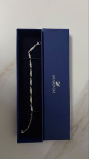 (Category: ) located in . Submitted by neutralscloset (Listing ID 1460114041, Image 1). Description: .