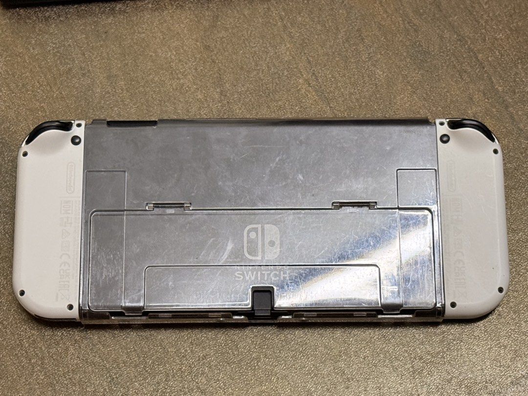 Switch oled （分類：Nintendo 任天堂）位於 Hong Kong。 由 breakfastn 提交（商品編號 1460131083，圖片 3）。簡介： Nintendo Switch OLED 有單據(23年購入 如圖 價格包括所見即所有, 沒有遊戲 包括圖中所有原裝盒內配件及額外購入的非原裝配件, Price included all shown in the images, no games - 主機 (有mon貼, case) - 底座 (有Case) - 底座 Cover - Joy-Con x2 (1原裝&1額外購入) - Joy-Con 腕帶 x2 (1原裝&1額外購入) - Joy-Con 握把 x2 (1原裝&1額外購入) - Joy-Con Case x2 (2額外購入) - 火牛 x1 (原裝) - HDMI線 x1 (原裝) -小米10000mh 充電 - etc. 圖中所有 $+200 魔派 mobapad S1 HD Switch震動joyco